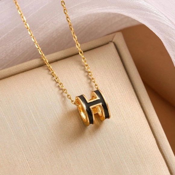 18K GOLD PLATED H Enamel Pendant Necklace - Picture 5 of 5